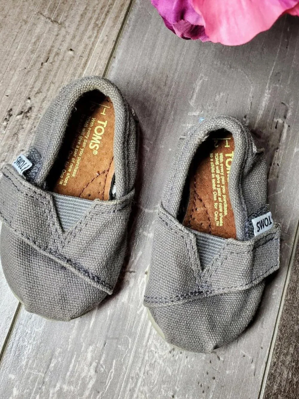 TOMS Size 2 Canvas Baby Shoes Ash Gray Beige NWOT